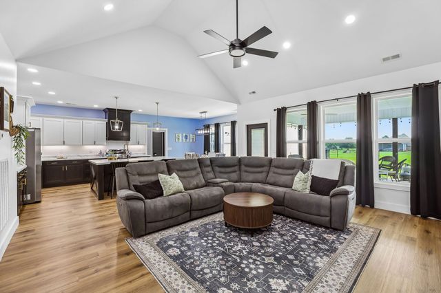 426 Maple Bend Rd, Winchester, TN 37398