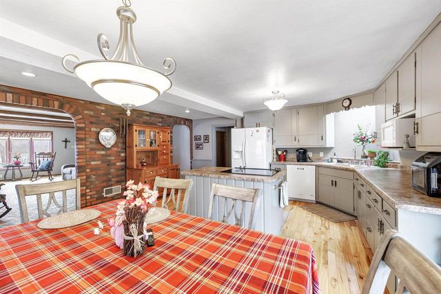 1202 RED MAPLE ROAD, De Pere, WI 54115