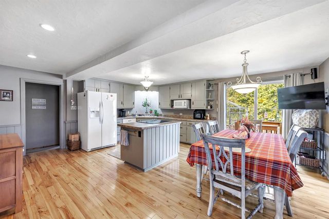 1202 RED MAPLE ROAD, De Pere, WI 54115