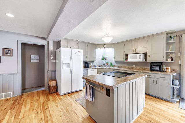 1202 RED MAPLE ROAD, De Pere, WI 54115