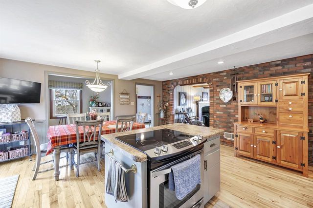 1202 RED MAPLE ROAD, De Pere, WI 54115