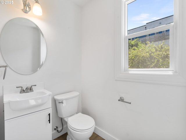 3818 Se MORRISON St, Portland, OR 97214