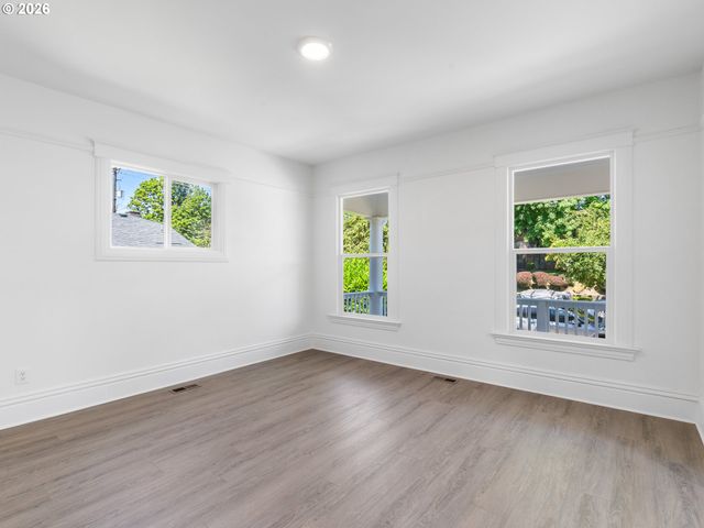 3818 Se MORRISON St, Portland, OR 97214
