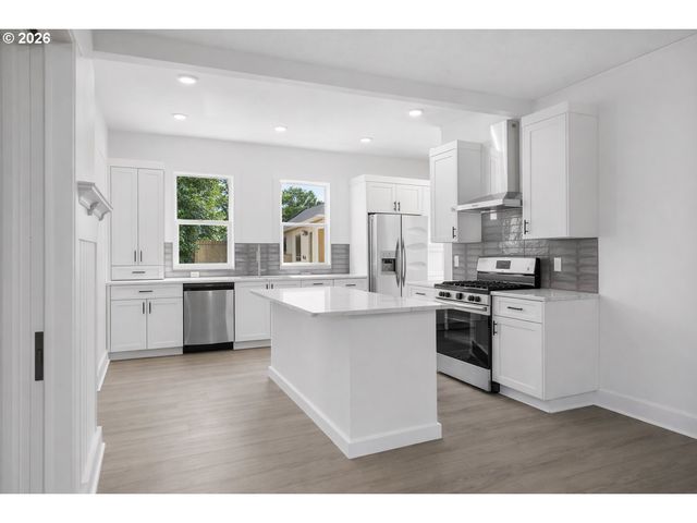 3818 Se MORRISON St, Portland, OR 97214