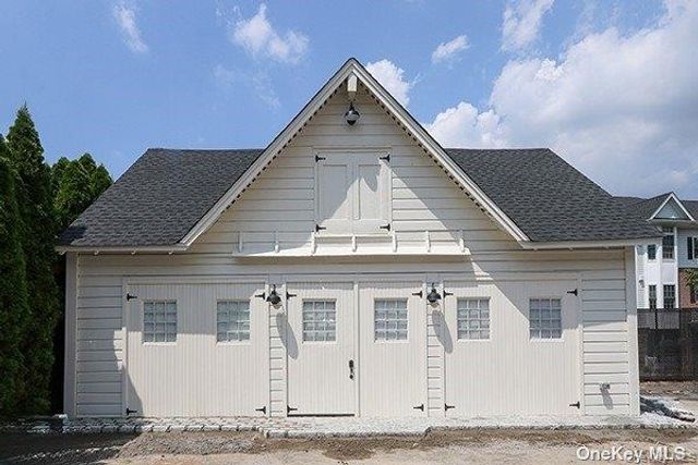 1415 Old Northern Boulevard 5, Roslyn, NY 11576