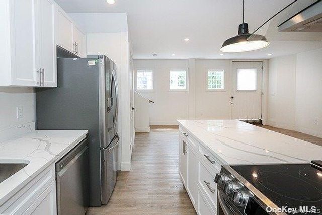 1415 Old Northern Boulevard 5, Roslyn, NY 11576