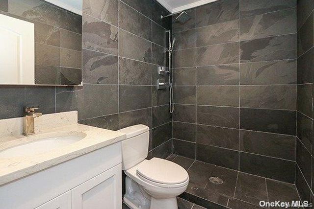 1415 Old Northern Boulevard 5, Roslyn, NY 11576