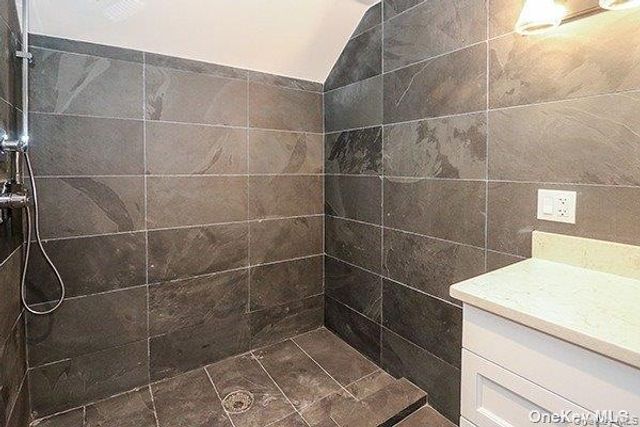 1415 Old Northern Boulevard 5, Roslyn, NY 11576