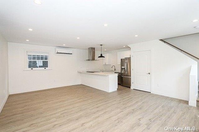 1415 Old Northern Boulevard 5, Roslyn, NY 11576