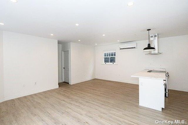 1415 Old Northern Boulevard 5, Roslyn, NY 11576