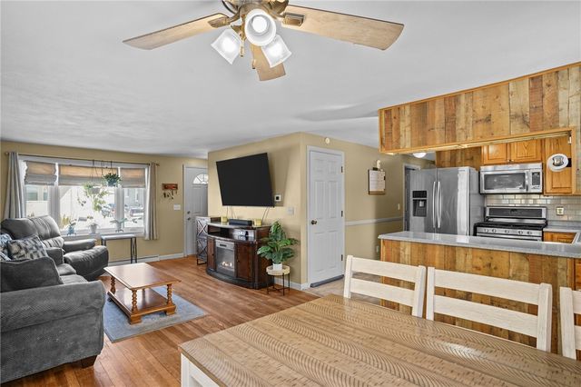 78 Villa Avenue, Cranston, RI 02905