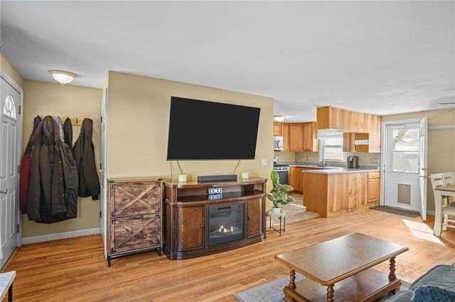 78 Villa Avenue, Cranston, RI 02905