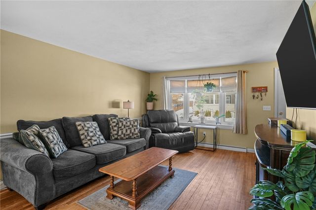 78 Villa Avenue, Cranston, RI 02905