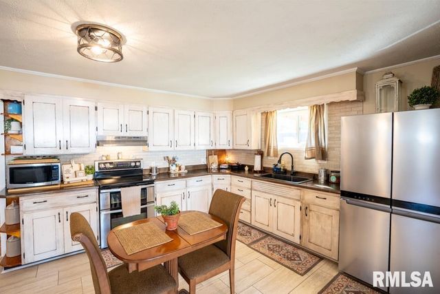 516 S 8TH Street, Herrin, IL 62948