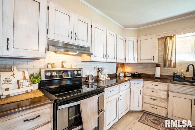 516 S 8TH Street, Herrin, IL 62948