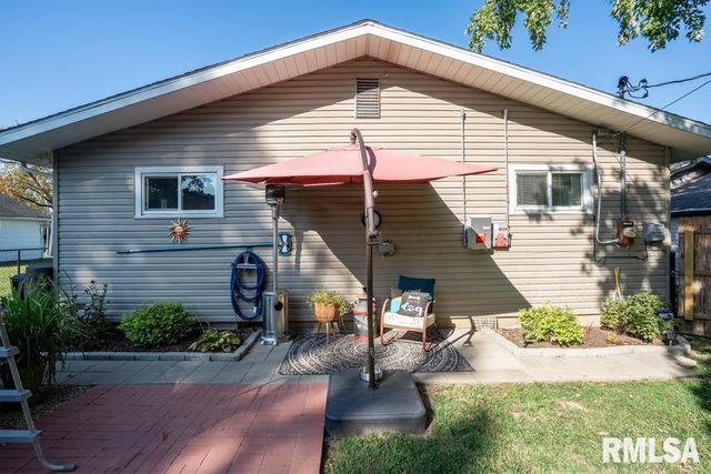 516 S 8TH Street, Herrin, IL 62948