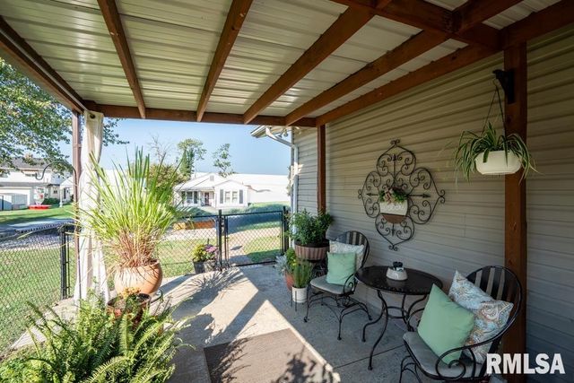 516 S 8TH Street, Herrin, IL 62948