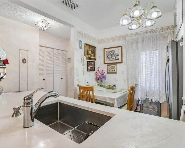 3400 NW 48th Avenue 502, Lauderdale Lakes, FL 33319