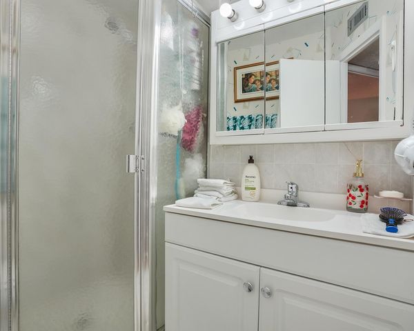 3400 NW 48th Avenue 502, Lauderdale Lakes, FL 33319