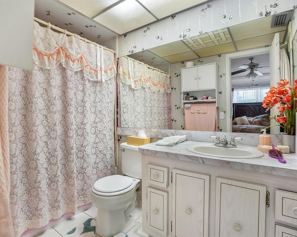 3400 NW 48th Avenue 502, Lauderdale Lakes, FL 33319