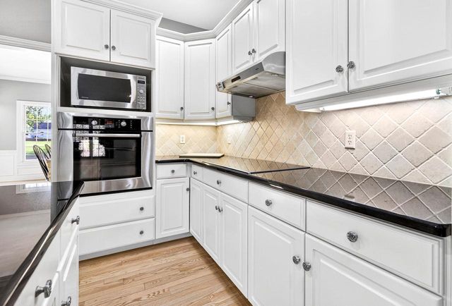 4120 N WINDCROSS DRIVE, Appleton, WI 54913