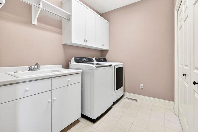 4120 N WINDCROSS DRIVE, Appleton, WI 54913