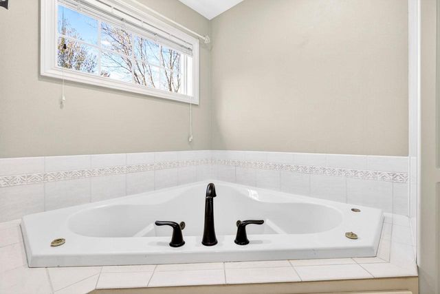 4120 N WINDCROSS DRIVE, Appleton, WI 54913
