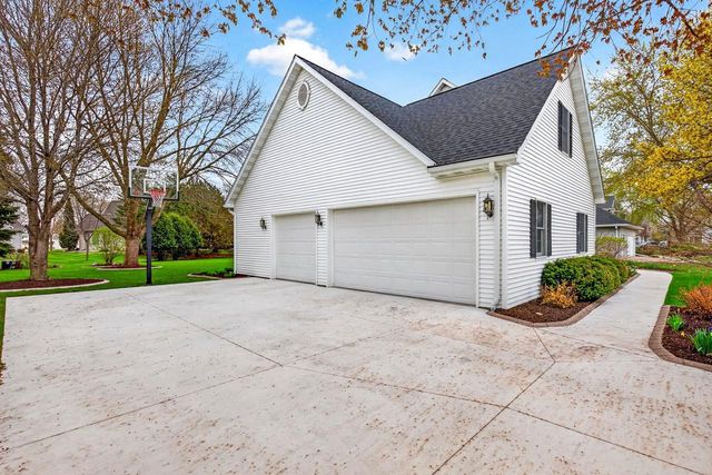 4120 N WINDCROSS DRIVE, Appleton, WI 54913