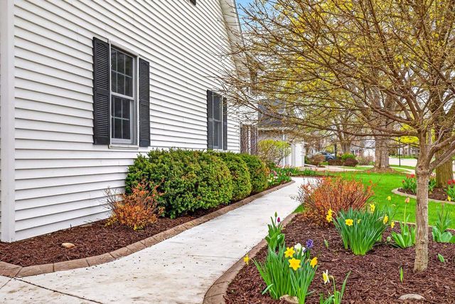 4120 N WINDCROSS DRIVE, Appleton, WI 54913