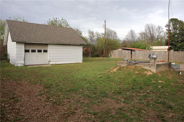 221 Highland Street, Siloam Springs, AR 72761