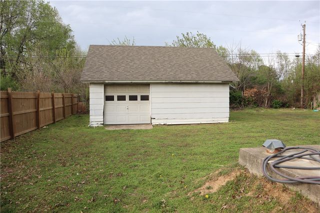 221 Highland Street, Siloam Springs, AR 72761