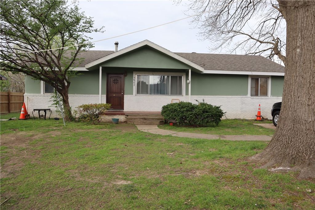 221 Highland Street, Siloam Springs, AR 72761