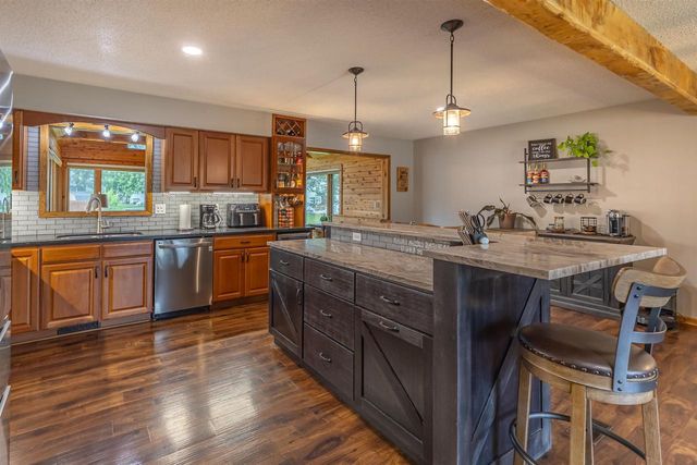 815 Westwood Drive, Onalaska, WI 54650