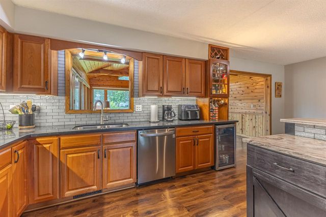 815 Westwood Drive, Onalaska, WI 54650