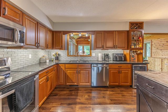815 Westwood Drive, Onalaska, WI 54650