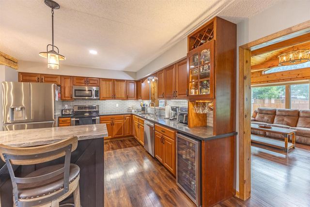 815 Westwood Drive, Onalaska, WI 54650