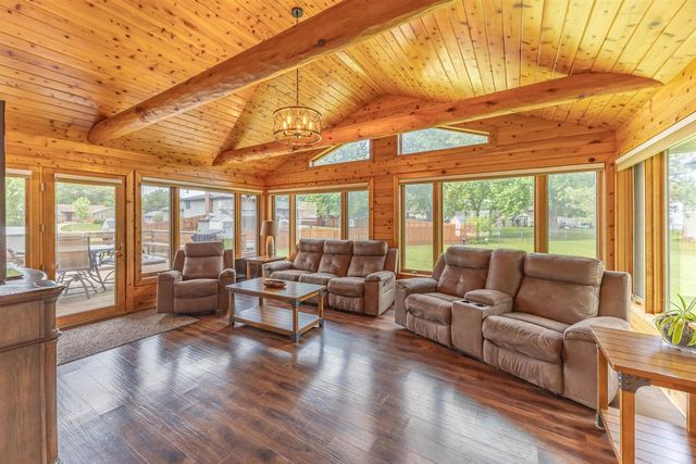 815 Westwood Drive, Onalaska, WI 54650