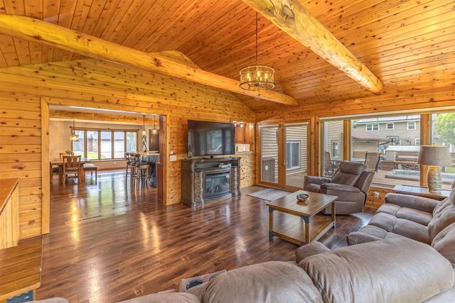815 Westwood Drive, Onalaska, WI 54650
