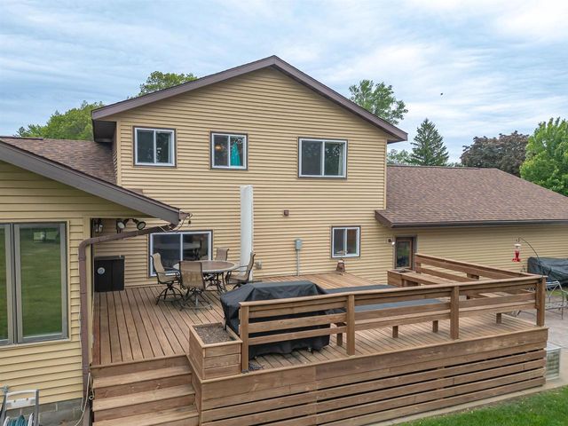 815 Westwood Drive, Onalaska, WI 54650