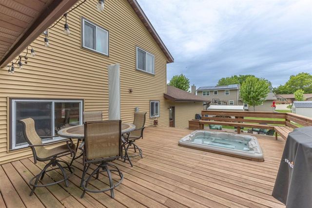 815 Westwood Drive, Onalaska, WI 54650