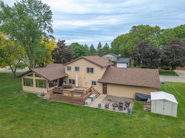 815 Westwood Drive, Onalaska, WI 54650