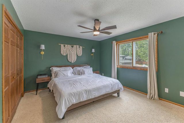 815 Westwood Drive, Onalaska, WI 54650