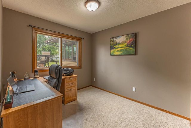 815 Westwood Drive, Onalaska, WI 54650