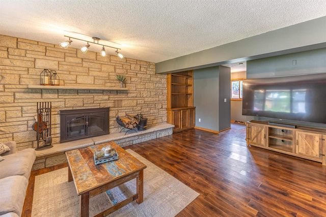 815 Westwood Drive, Onalaska, WI 54650