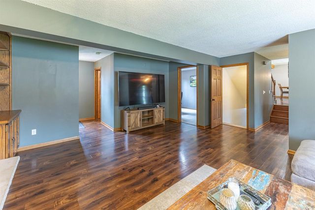 815 Westwood Drive, Onalaska, WI 54650