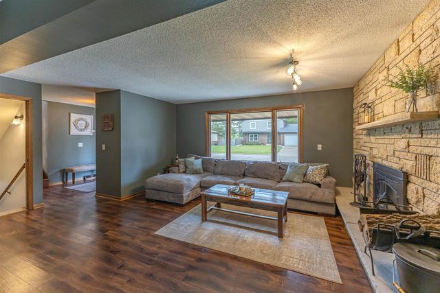 815 Westwood Drive, Onalaska, WI 54650