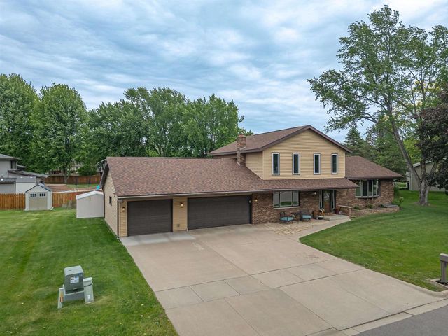815 Westwood Drive, Onalaska, WI 54650