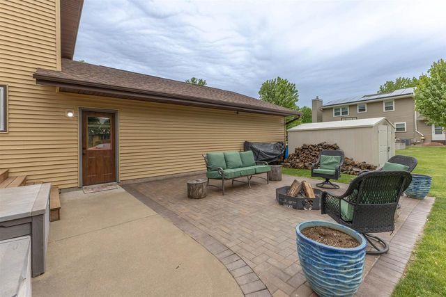815 Westwood Drive, Onalaska, WI 54650