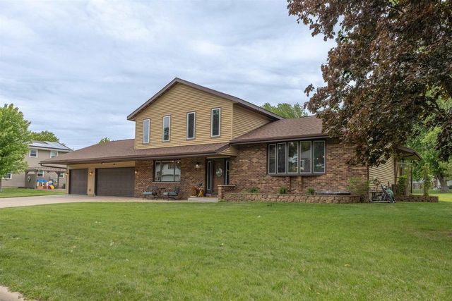 815 Westwood Drive, Onalaska, WI 54650