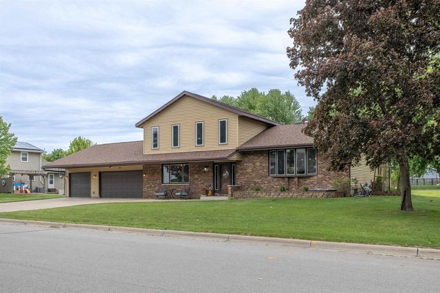 815 Westwood Drive, Onalaska, WI 54650